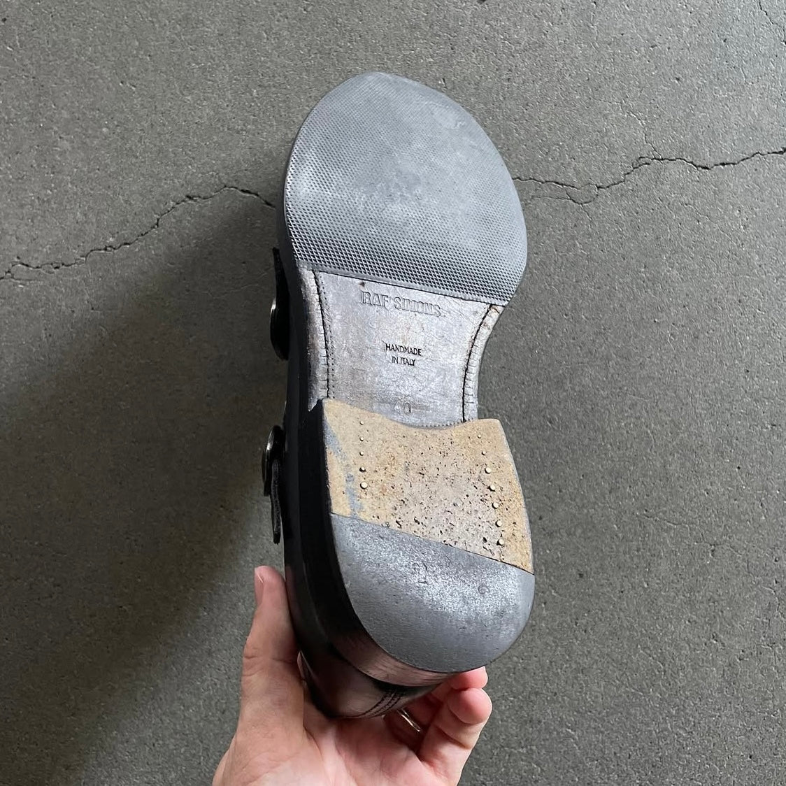 2010aw raf simons velcro leather shoes
vexed
40 1/2