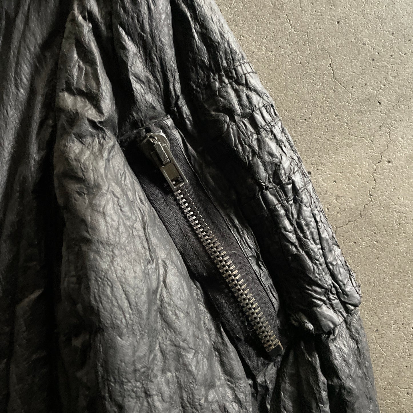 2003aw helmut lang rubberised metal
high neck bondage bomber jacket 48