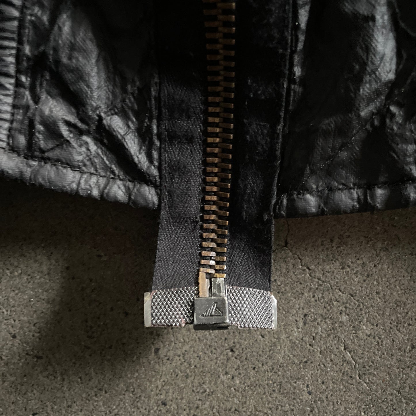 2003aw helmut lang rubberised metal
high neck bondage bomber jacket 48