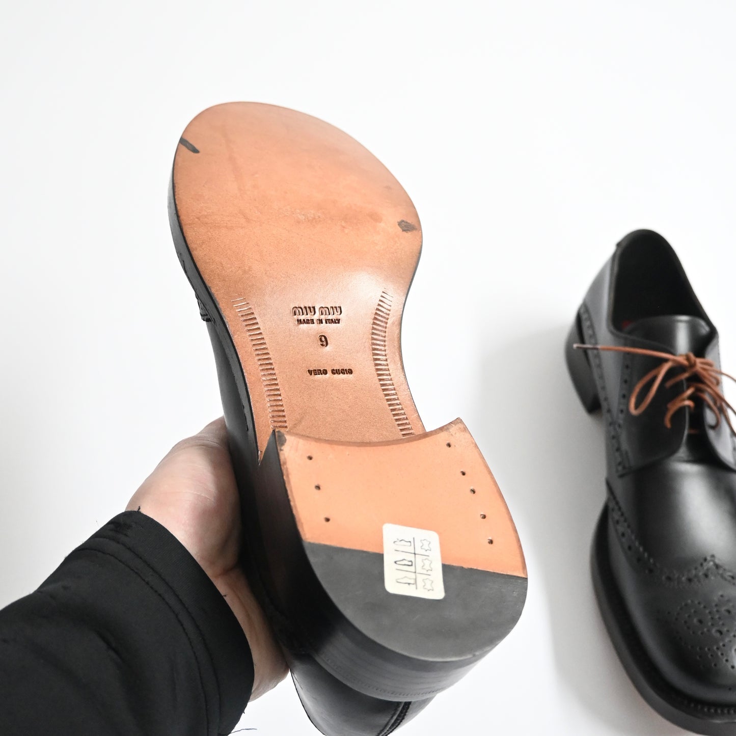 2000s miu miu wing tip leather shoes 9