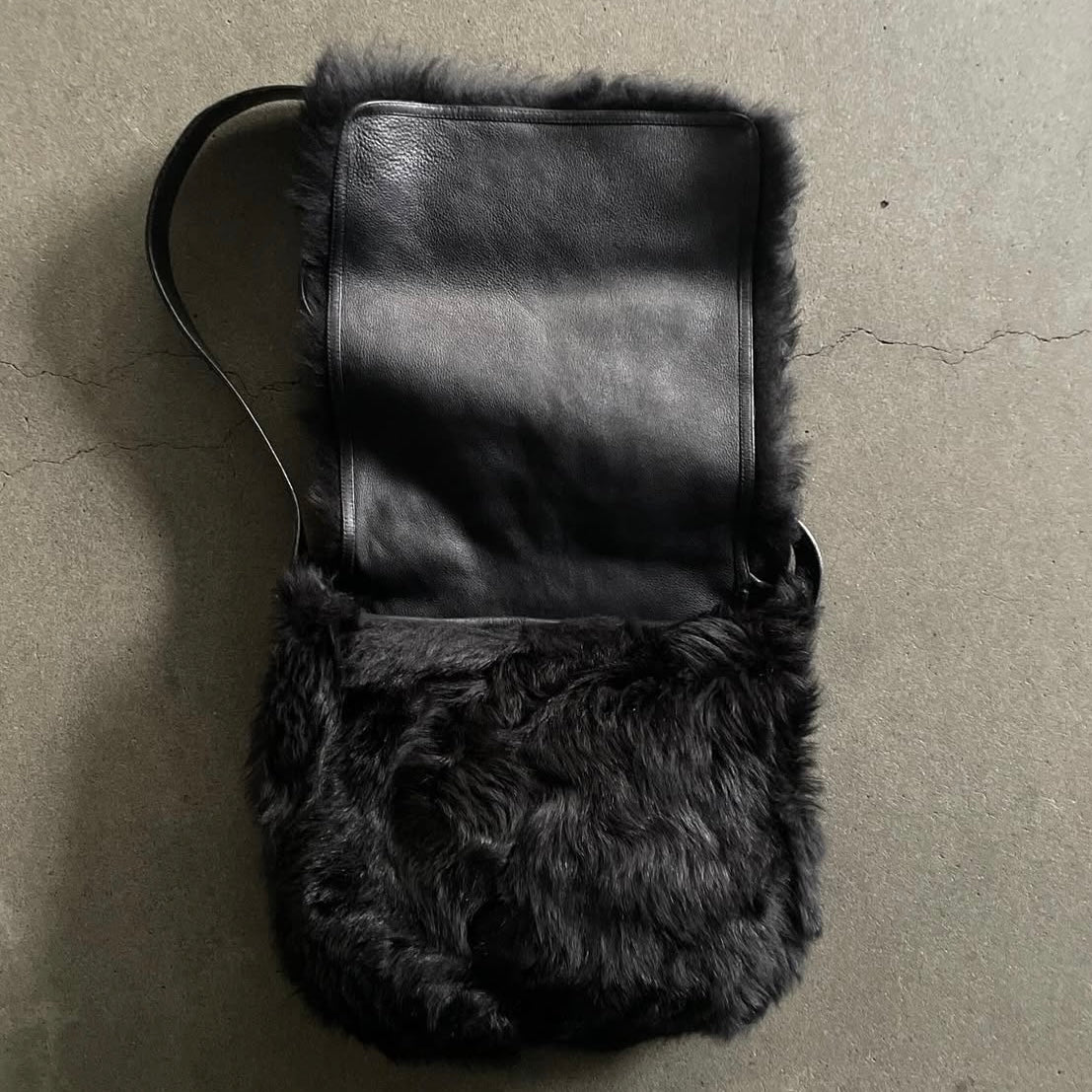 1996ss gucci black fur shoulder bag by
tom ford