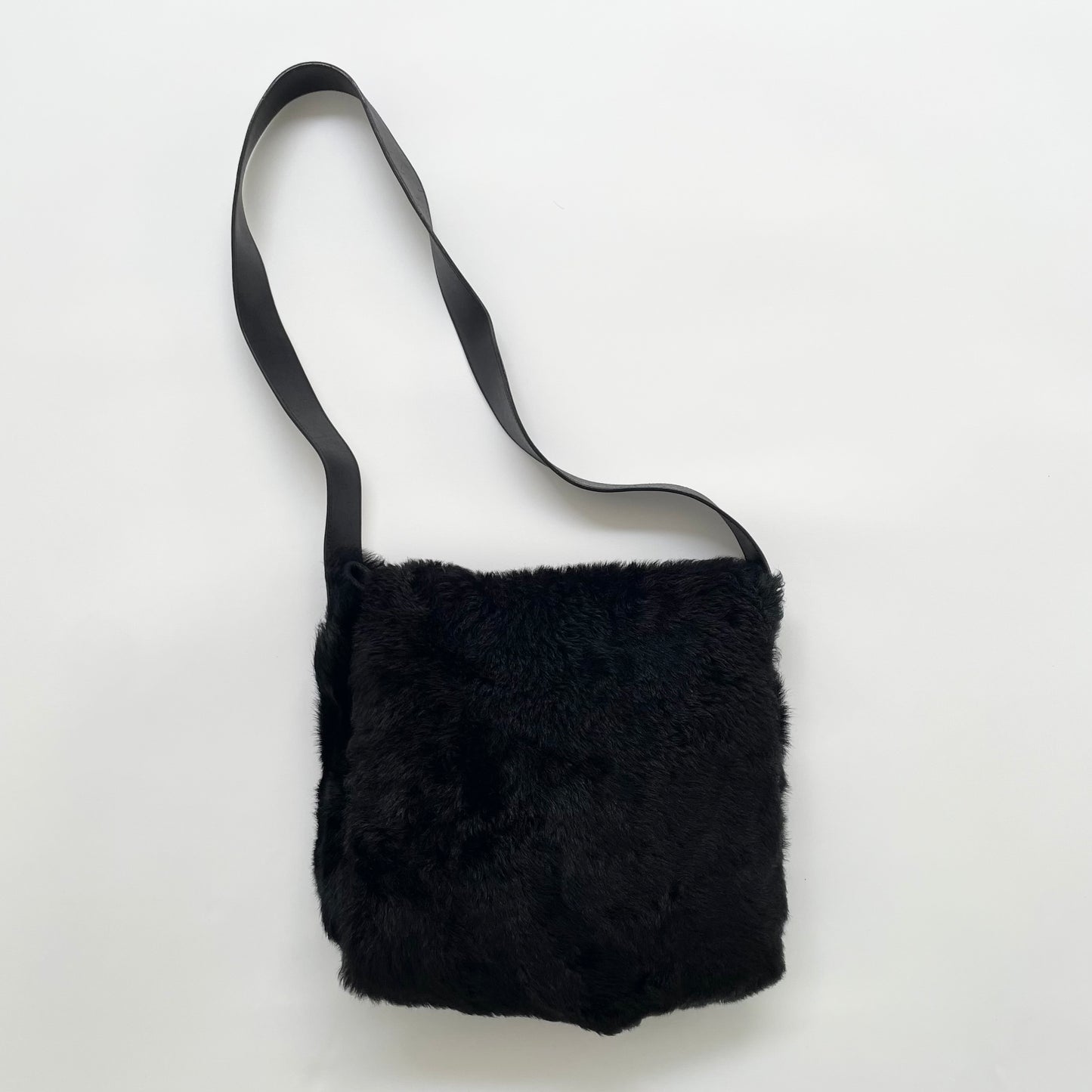1996ss gucci black fur shoulder bag by tom ford