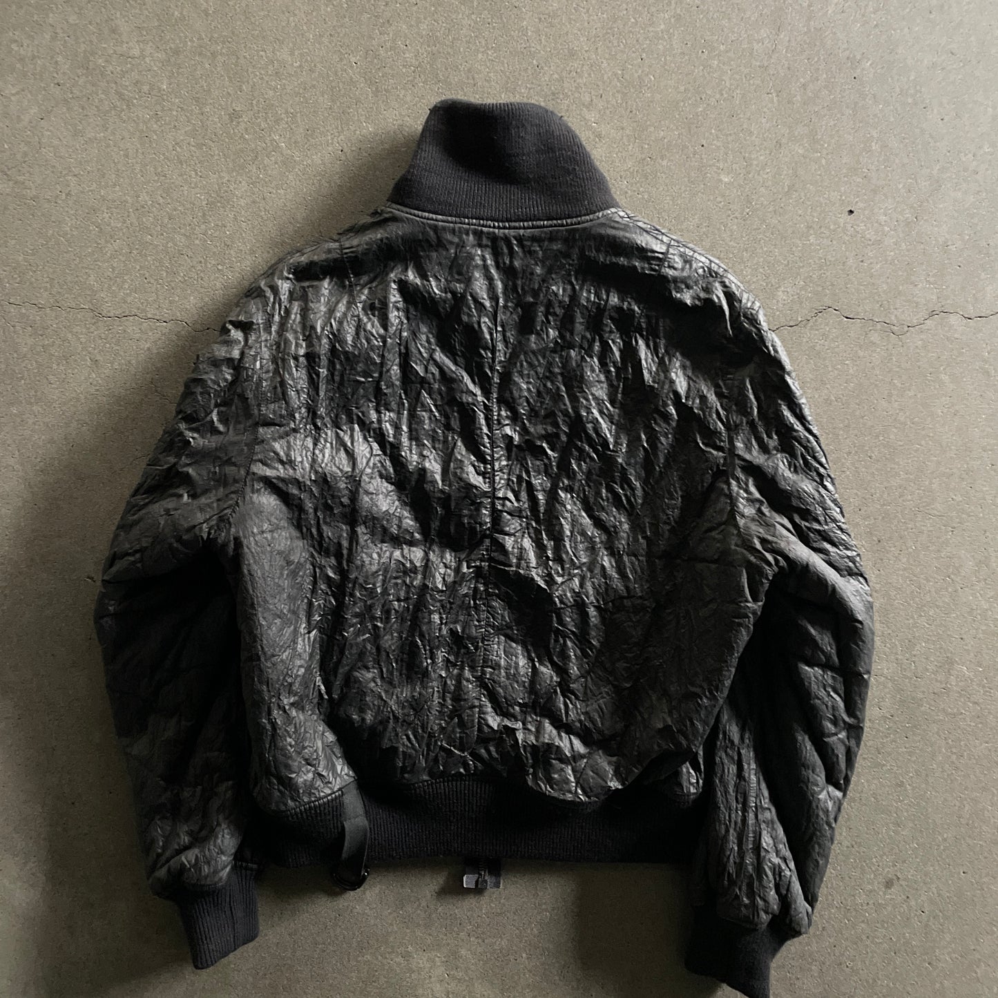 2003aw helmut lang rubberised metal
high neck bondage bomber jacket 48