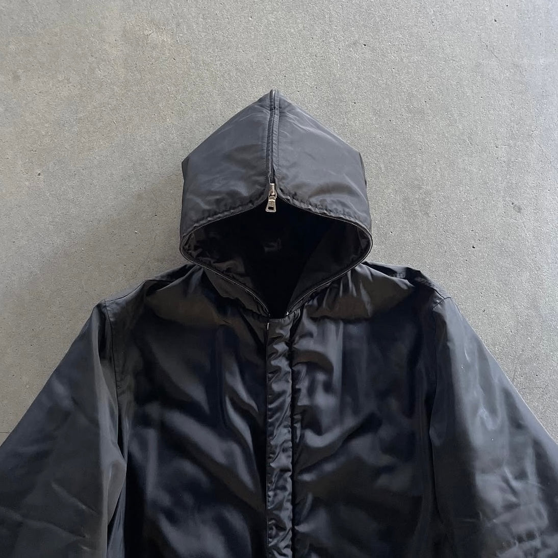 1999aw prada nylon bondage shark coat
S